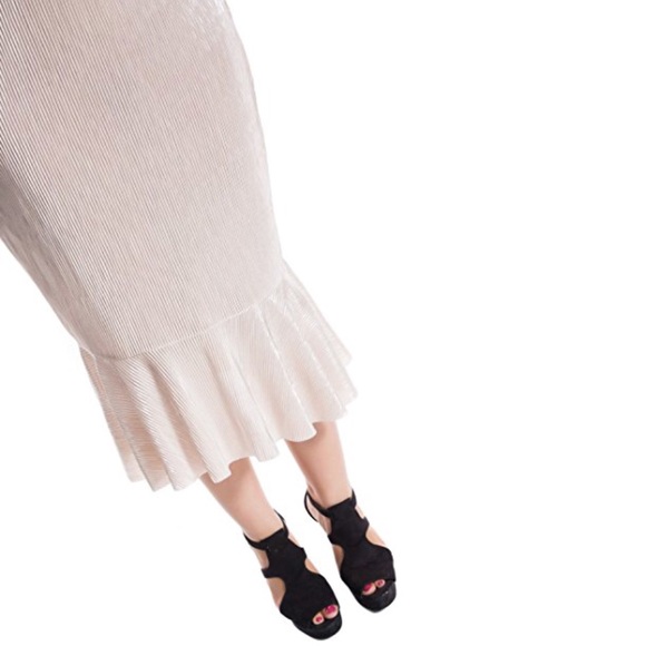 Plus Size Blush Hourglass Mermaid Midi Skirt - Picture 3 of 6